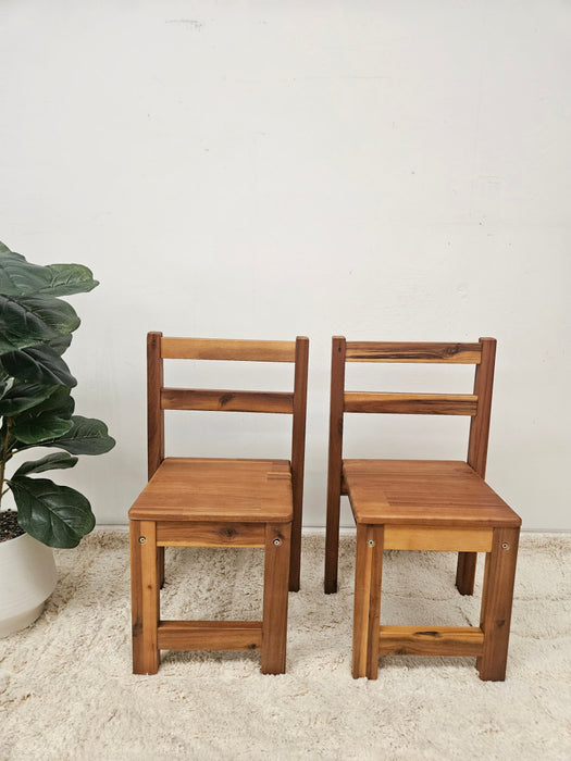 Acacia Large Round Table with 2 Standard Chairs