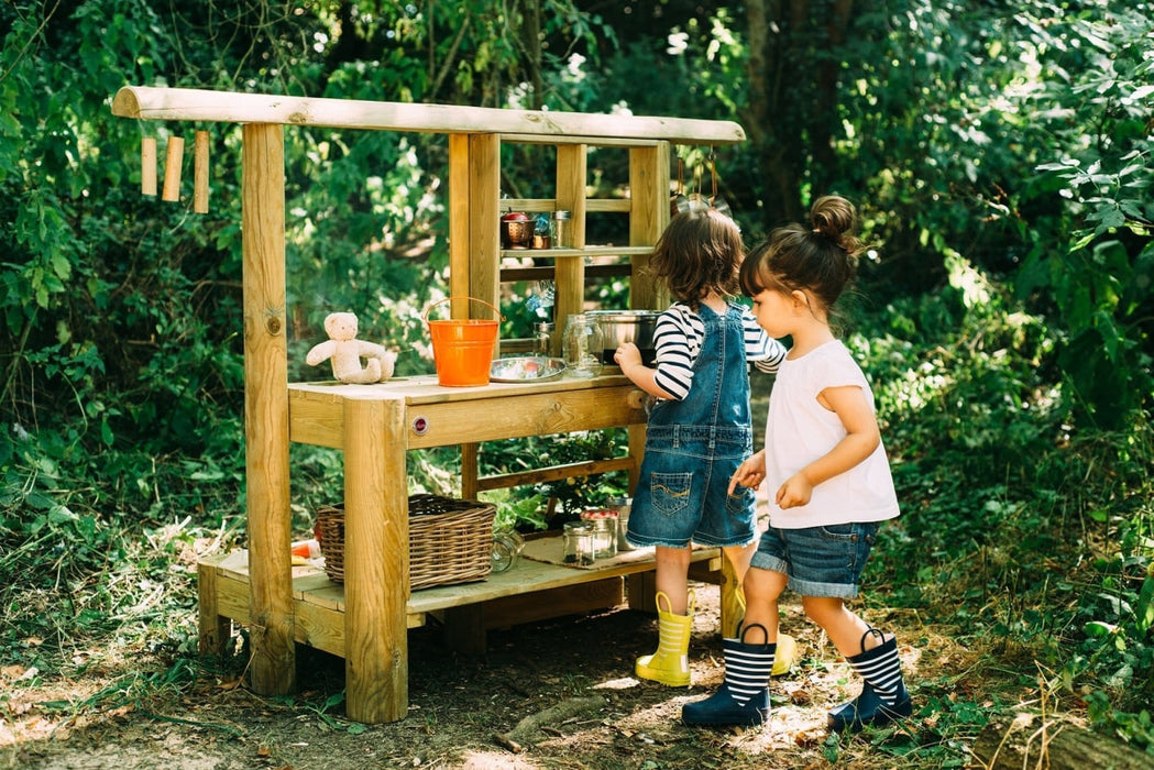 Painting screen on the Plum Discovery Mud Pie kitchen