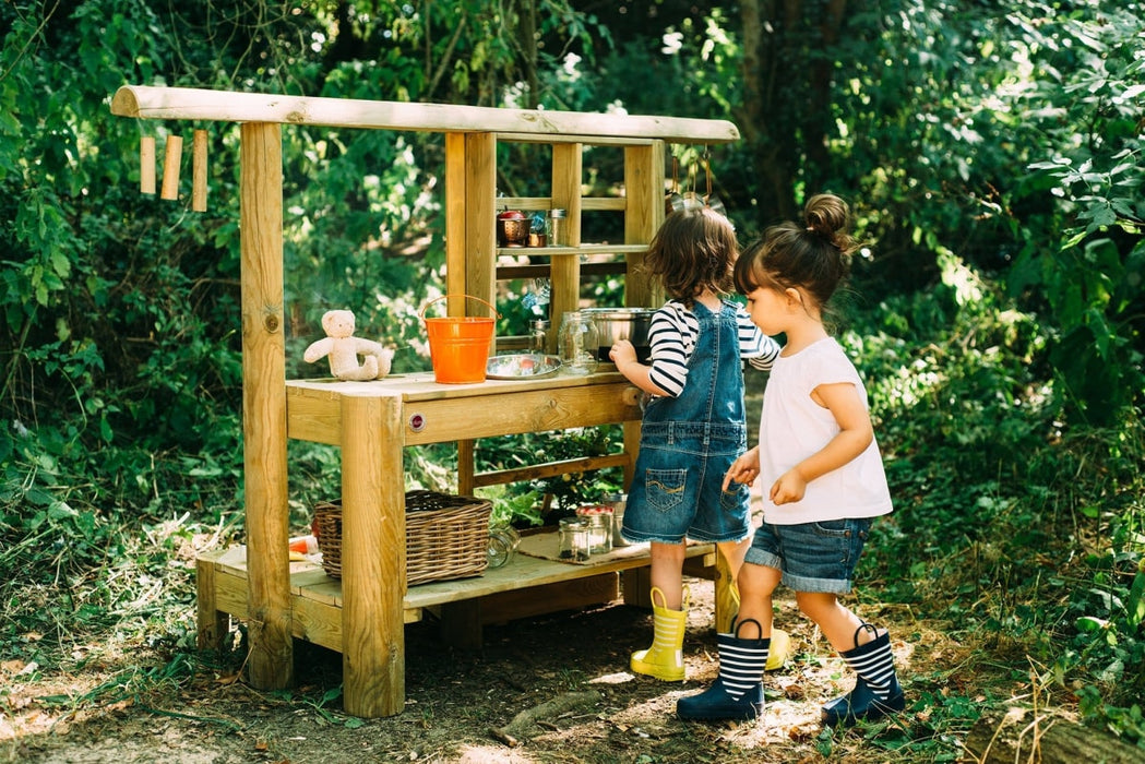 kids playing with the Mud Pie Play Kitchen